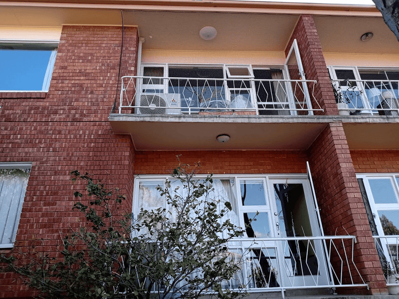 Apartment & condo balconies